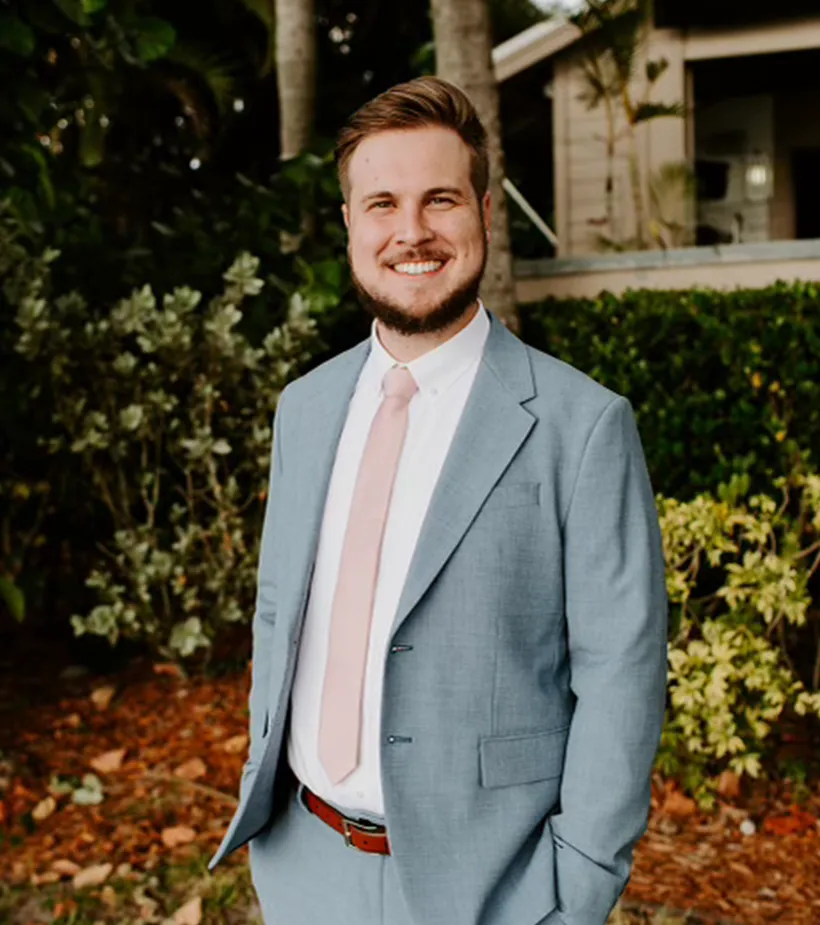 Maciek Kepinski smiling among the palm trees in Florida